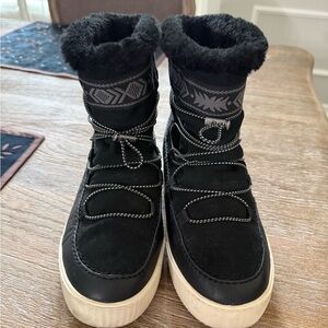 Tom’s - Black Winter Boots with Patterned Trim